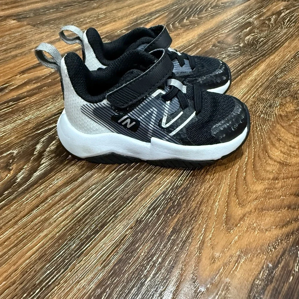 New Balance Rave Run v2 Boys Size 5 Toddler Girl Black Running Shoes Sneakers